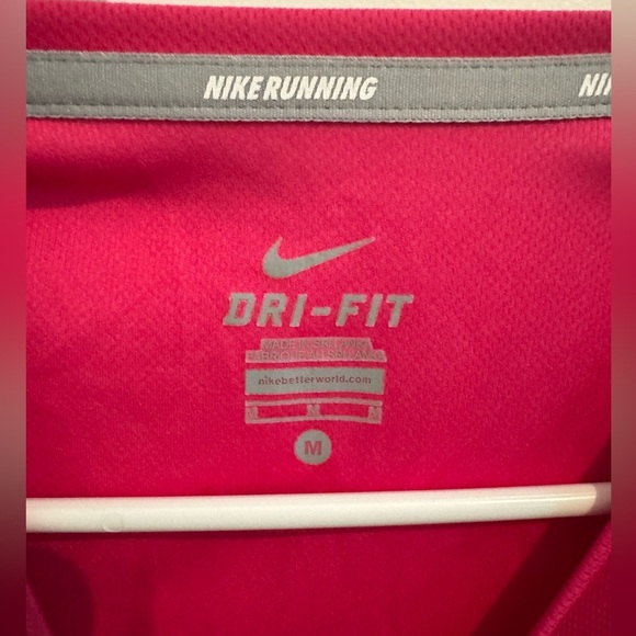 Nike Women's Pink Dri-Fit running short sleeve tee Size Medium - Picture 6 of 6